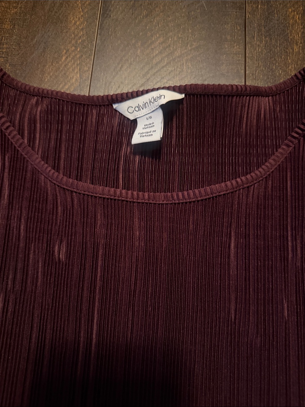 Calvin Klein Pleated Sleeveless Tank Top - Wine - Picture 3 of 3